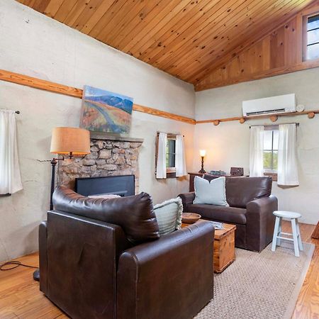 Rustic Baileys Retreat Cabin Near Wineries! Crozet 외부 사진