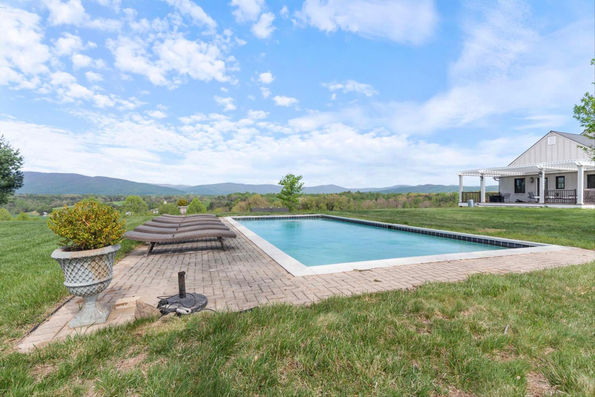 Rustic Baileys Retreat Cabin Near Wineries! Crozet 외부 사진