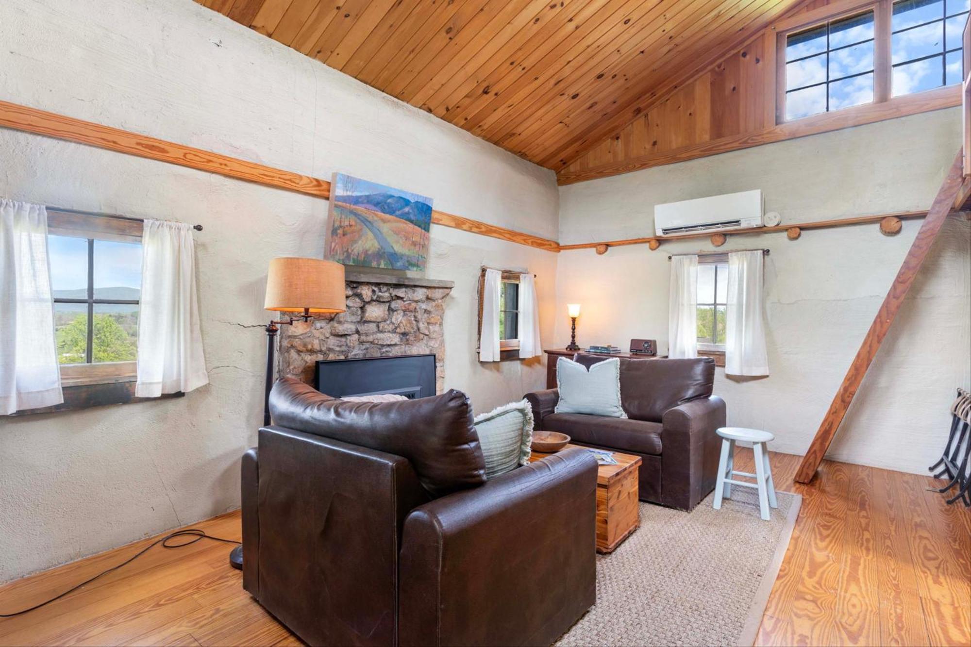 Rustic Baileys Retreat Cabin Near Wineries! Crozet 외부 사진