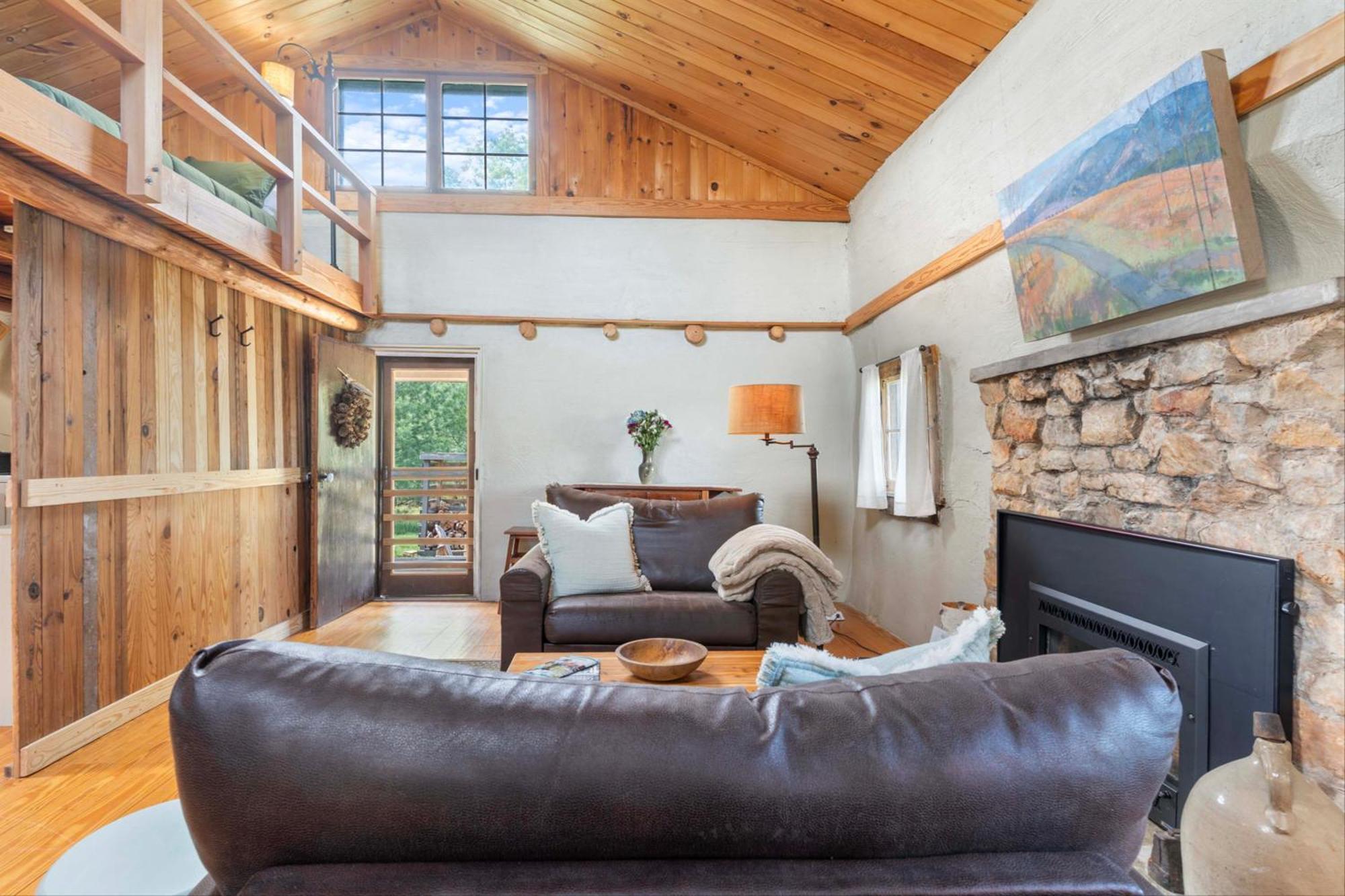 Rustic Baileys Retreat Cabin Near Wineries! Crozet 외부 사진