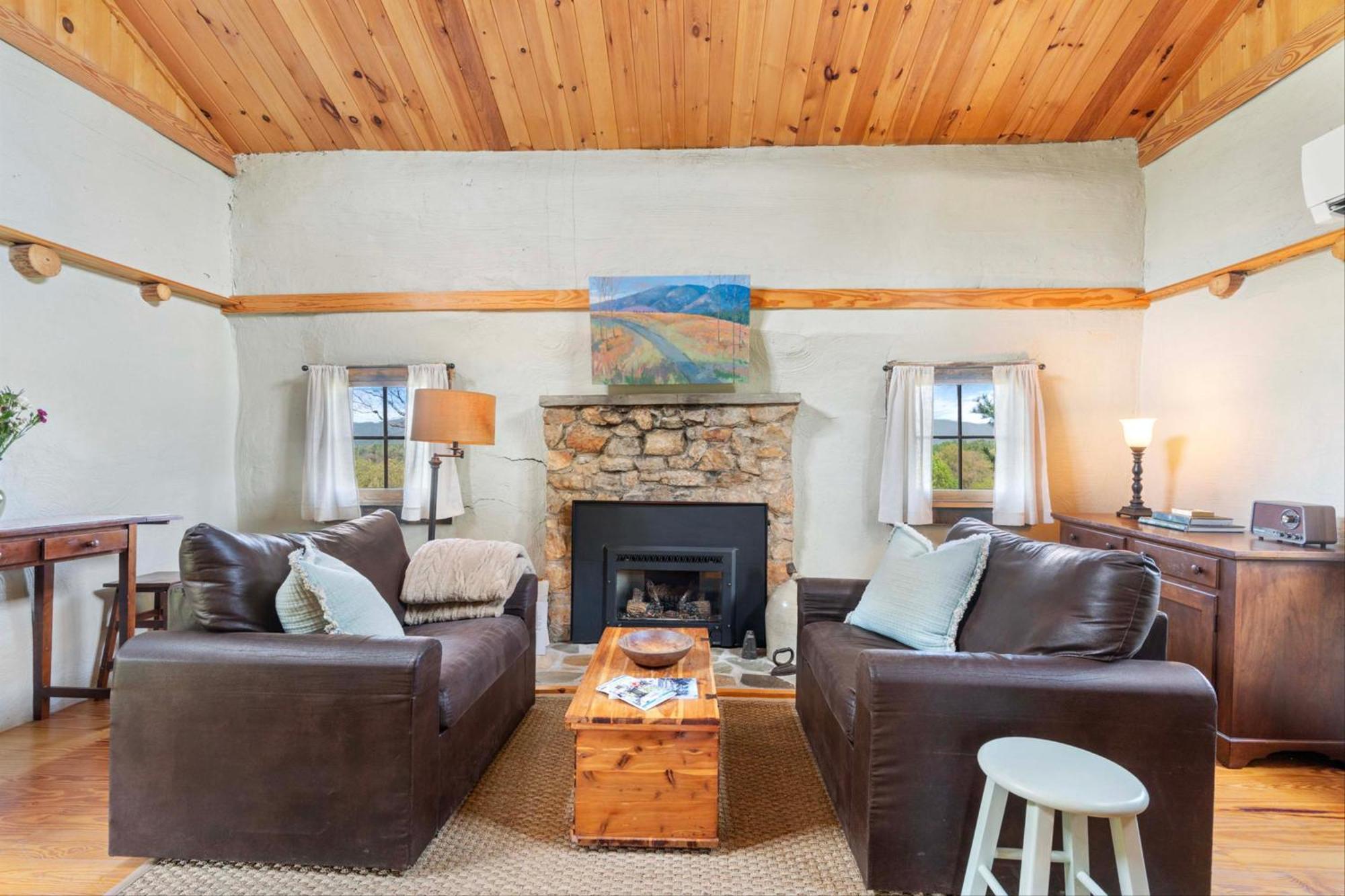 Rustic Baileys Retreat Cabin Near Wineries! Crozet 외부 사진