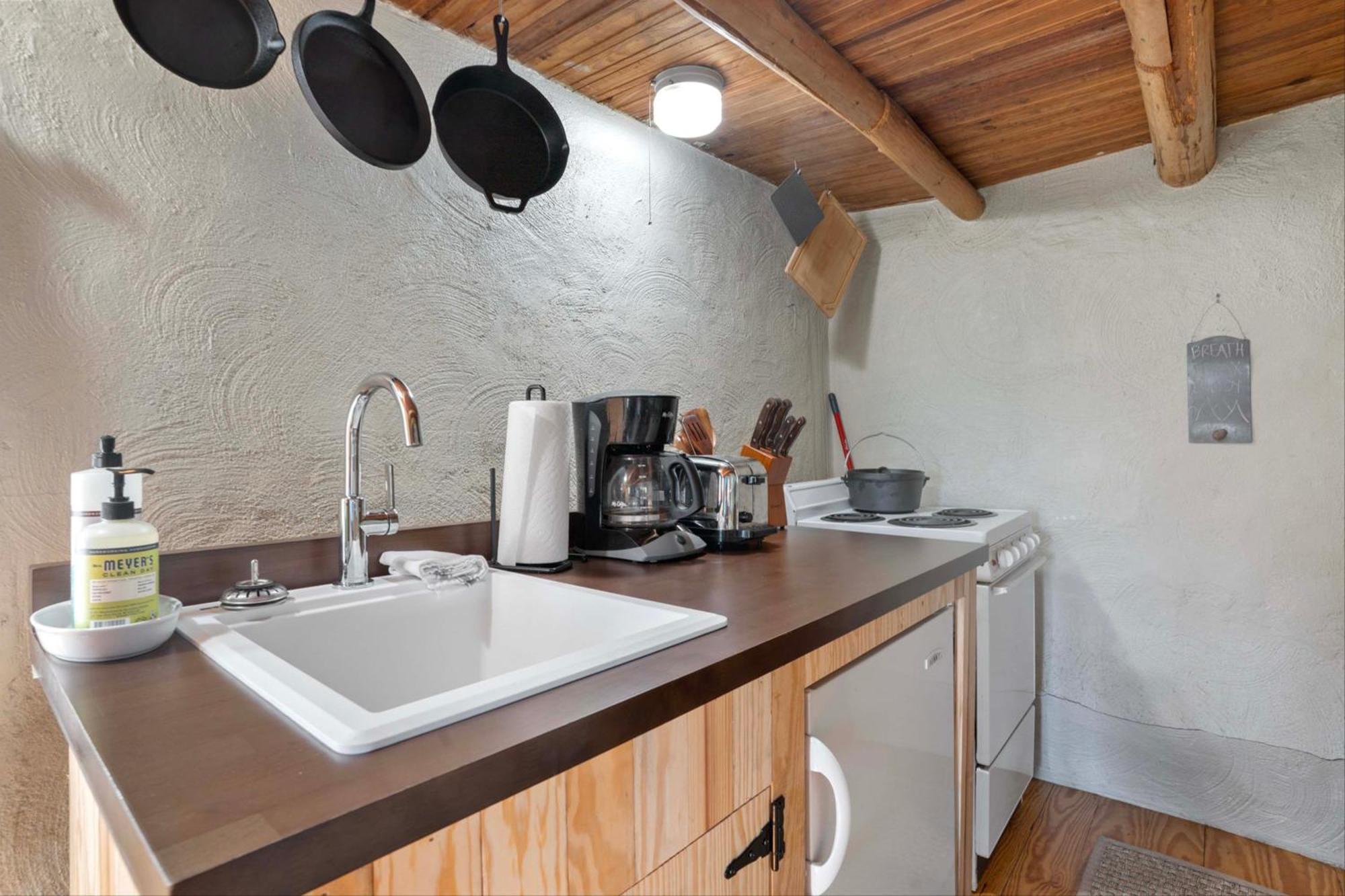 Rustic Baileys Retreat Cabin Near Wineries! Crozet 외부 사진