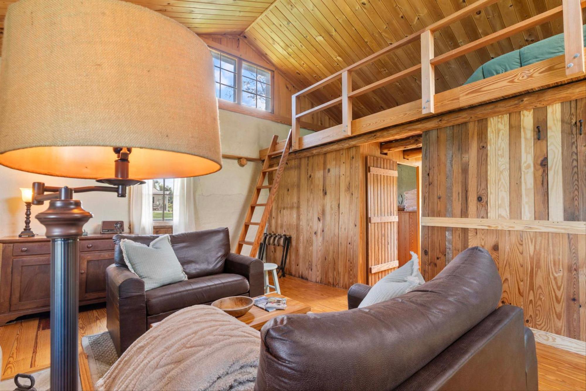 Rustic Baileys Retreat Cabin Near Wineries! Crozet 외부 사진